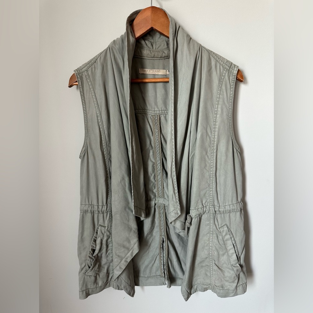 Max Jeans utility vest light army green. Medium